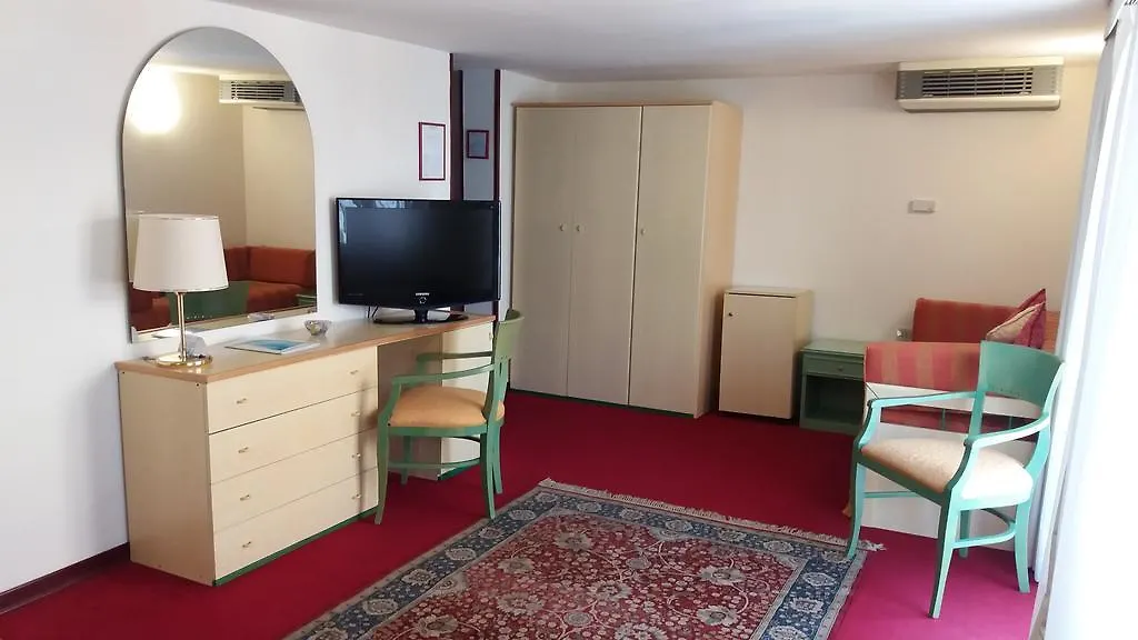 Hotel Majestic Lido di Jesolo 4*,